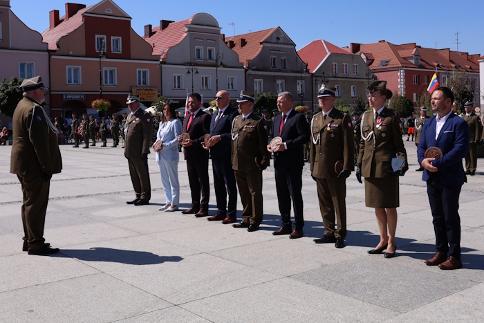 zdjęcie z uroczystości święta wojska polskiego w Łomży